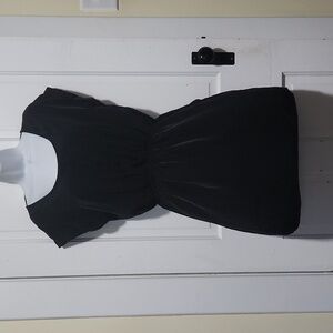 Scoop neck black dress with pockets